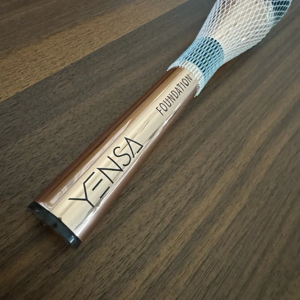 Yensa Skin On Skin Flawless Blending Foundation Brush New